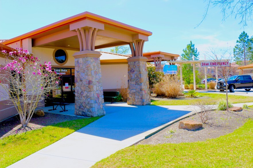 18057 Highway 105 W, Montgomery, TX à louer - Photo du bâtiment - Image 3 de 6