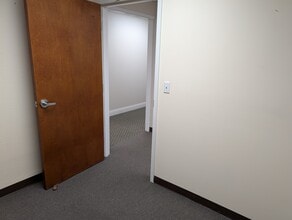 801 W Bay Dr, Largo, FL à louer Photo intérieure- Image 1 de 11