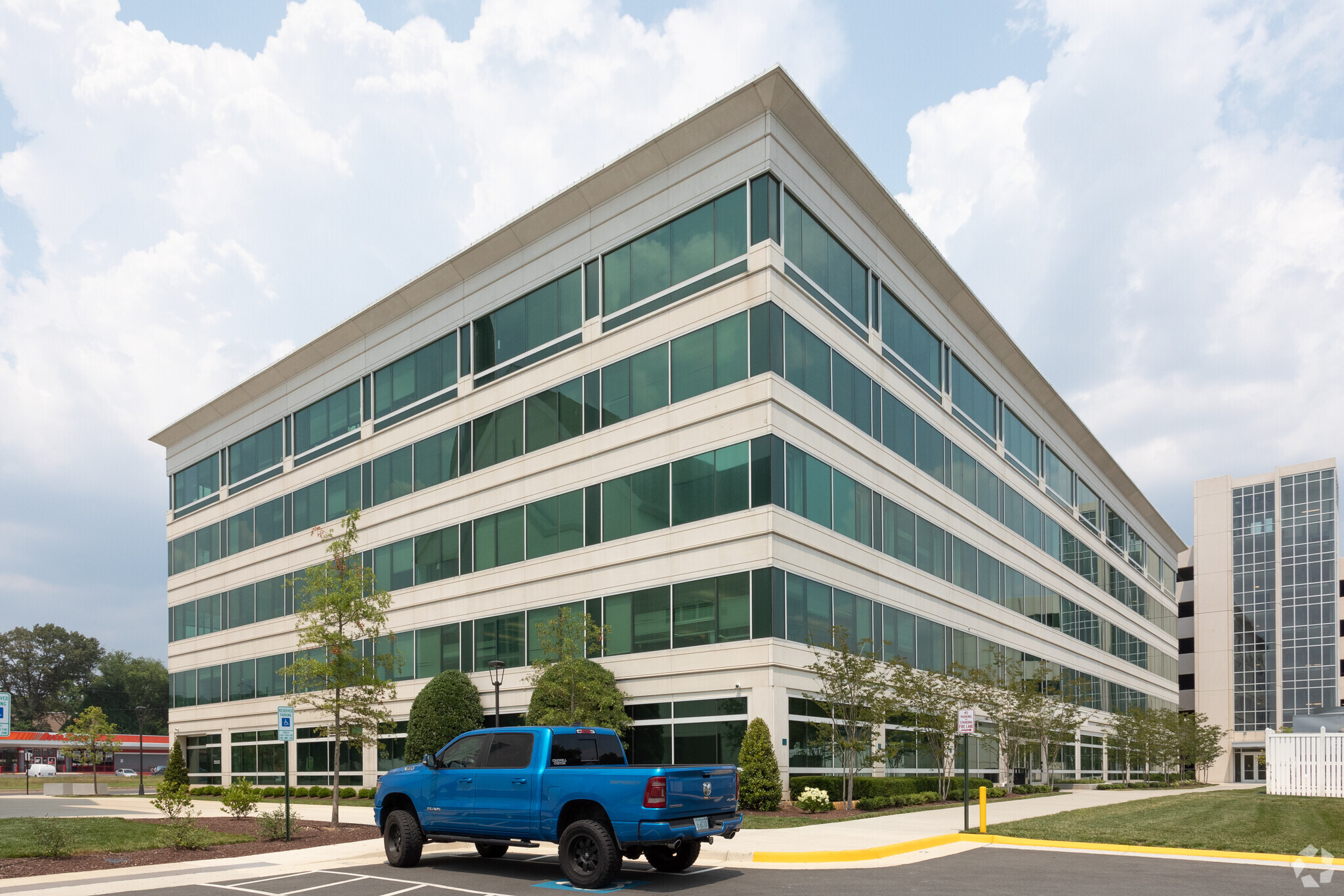 6565 Arlington Blvd, Falls Church, VA for lease Building Photo- Image 1 of 9