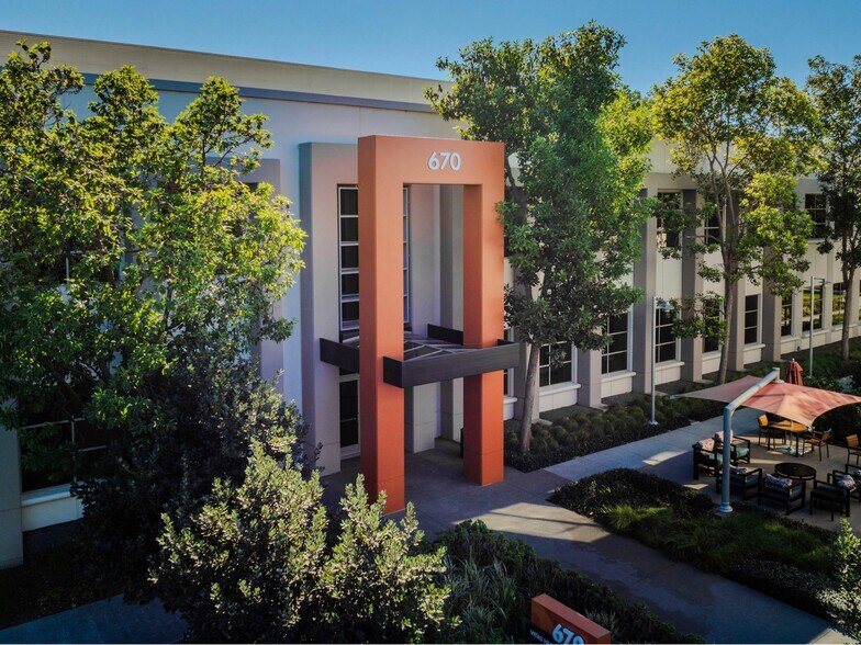 680 N McCarthy Blvd, Milpitas, CA à louer - Photo du bâtiment - Image 2 de 11