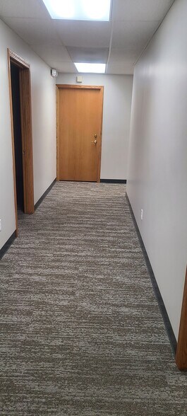 121-123 Reaser Ct, Elyria, OH for lease - Building Photo - Image 2 of 19