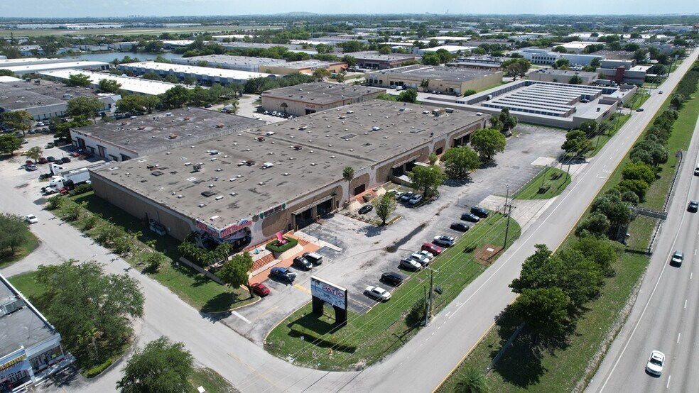 4900 NW 167th St, Miami Gardens, FL à vendre - Aérien - Image 2 de 22