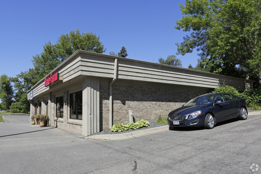 3502 Shoreline Dr, Wayzata, MN à vendre - Photo du bâtiment - Image 3 de 4