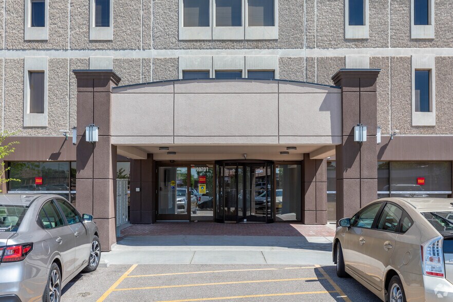 10701 Melody Dr, Northglenn, CO à louer - Photo du bâtiment - Image 3 de 3