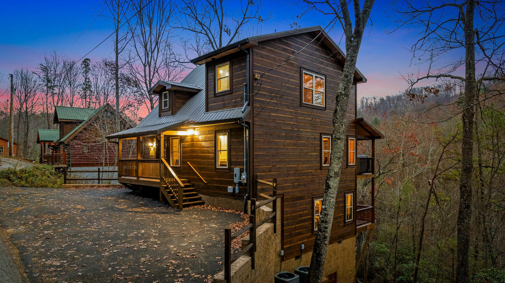3 Unit Cabin Portfolio - Sevierville, TN portfolio of 1 properties for sale on LoopNet.ca Building Photo- Image 1 of 27
