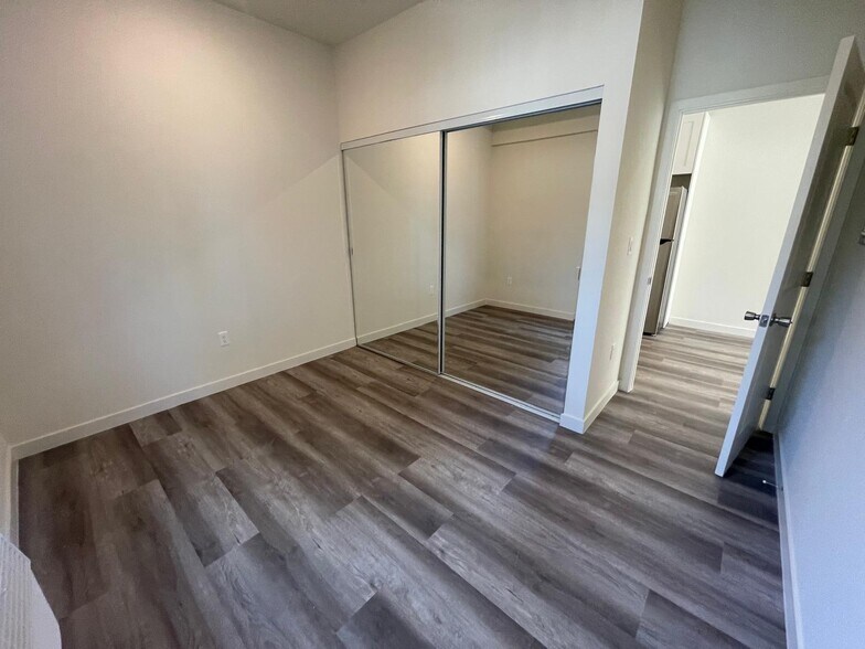 4546 W 17th St, Los Angeles, CA à vendre - Photo du bâtiment - Image 3 de 32
