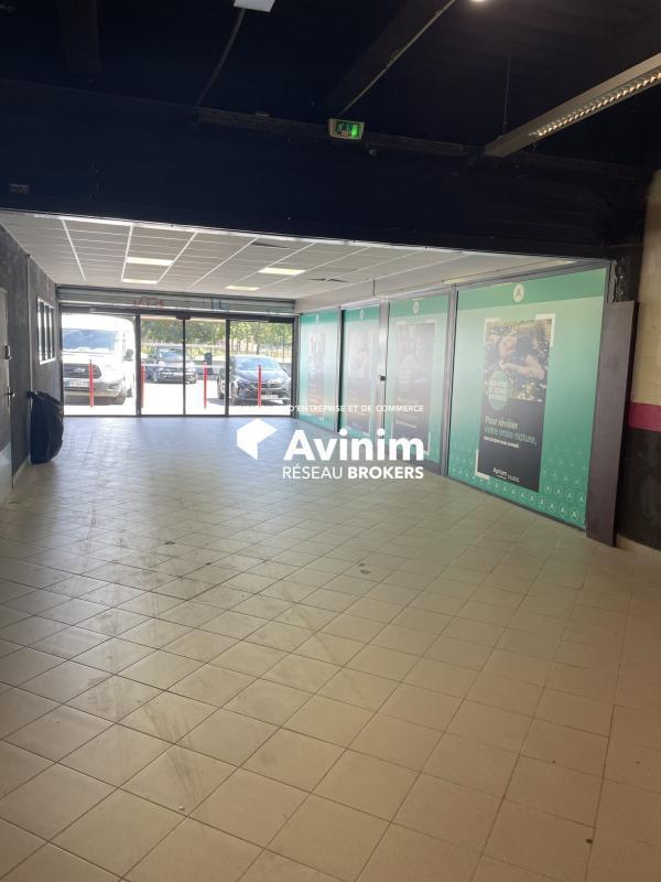 Retail in Aix En Provence for lease Lobby- Image 1 of 3