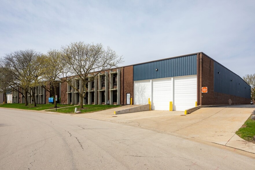 770-780 Arthur Ave, Elk Grove Village, IL à louer - Photo du bâtiment - Image 2 de 9
