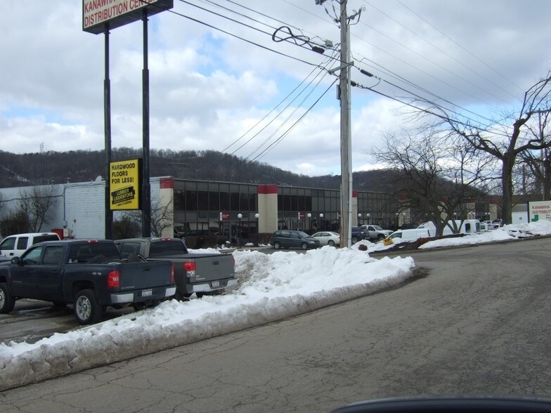 4210 1st Ave, Nitro, WV à vendre - Photo du bâtiment - Image 2 de 29