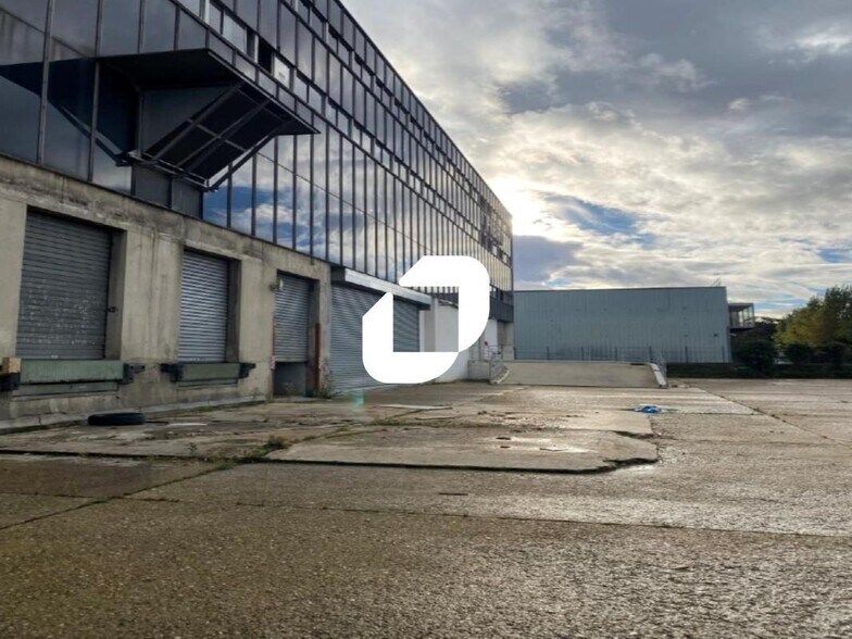 Industriel dans Bagnolet à louer - Photo du bâtiment - Image 3 de 15