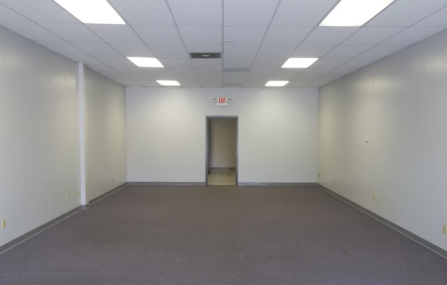 625-635 Salt Lick Rd, Saint Peters, MO for lease - Building Photo - Image 3 of 5