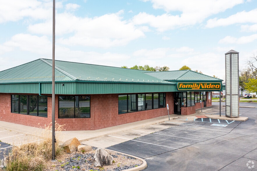 2011 Charlestown Rd, New Albany, IN for lease - Building Photo - Image 2 of 4