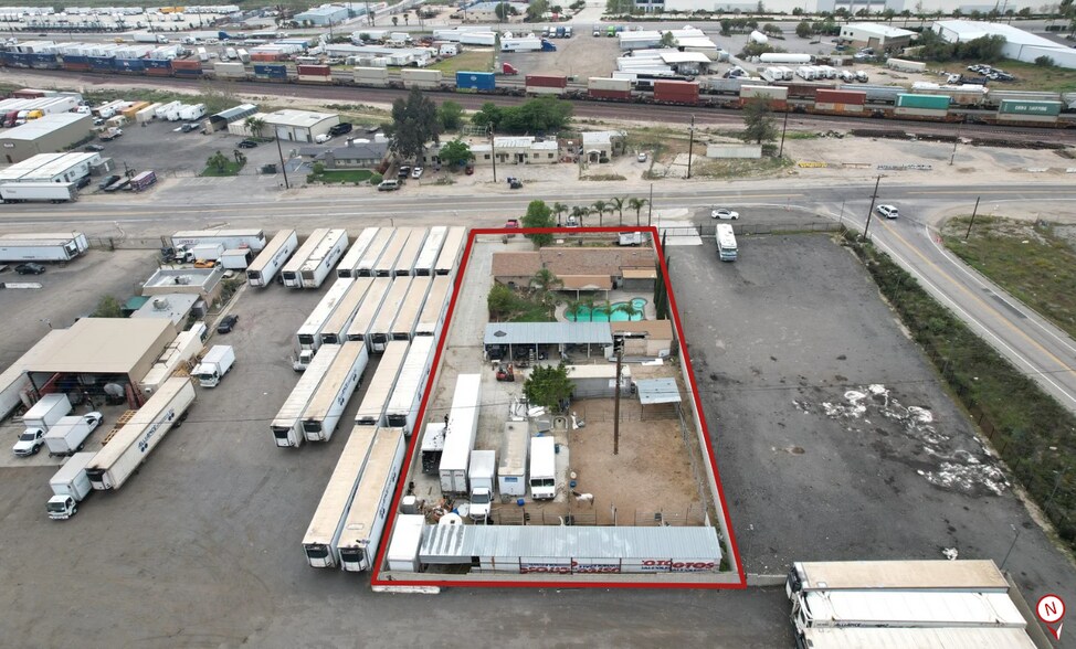 19842 Kendall Dr, San Bernardino, CA à vendre - Photo du bâtiment - Image 2 de 4