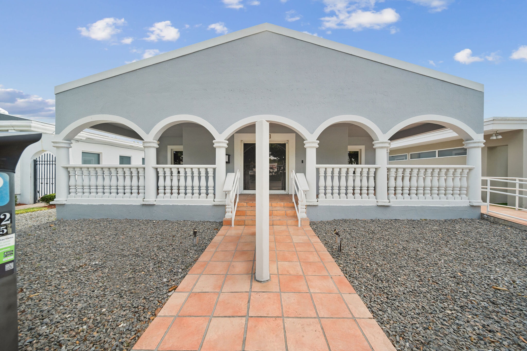 2424 Coral Way, Coral Gables, FL for lease Primary Photo- Image 1 of 5