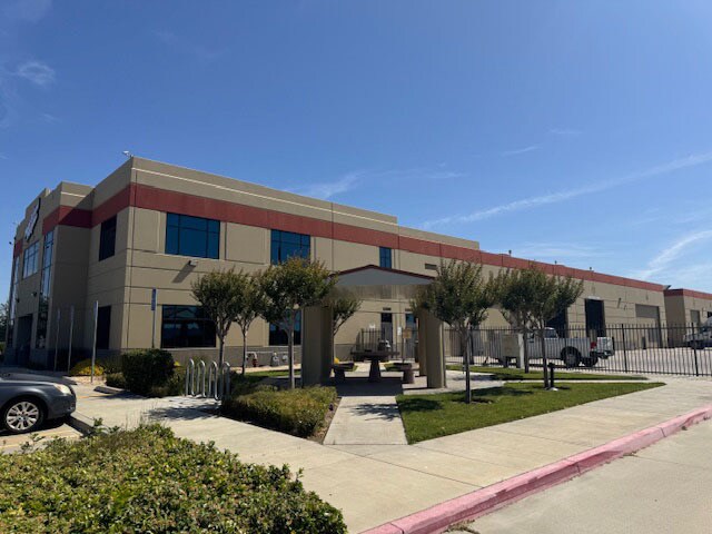 12550 S Harlan Rd, Lathrop, CA à louer - Photo du bâtiment - Image 1 de 6