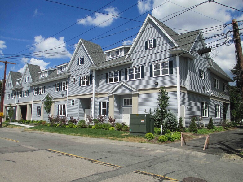 408 Whiting Ave, Dedham, MA à louer - Photo du bâtiment - Image 3 de 3