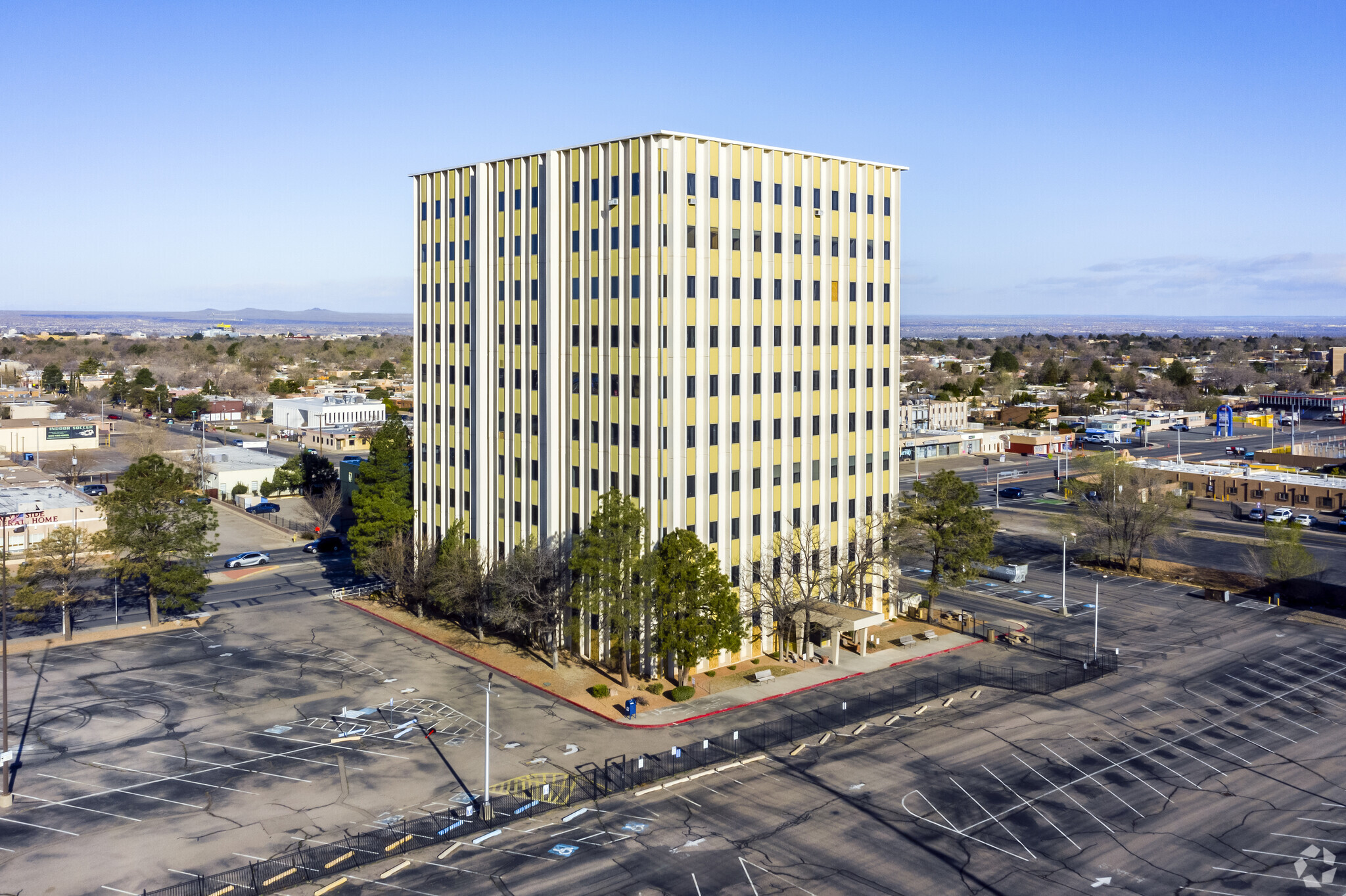 300 San Mateo Blvd NE, Albuquerque, NM à vendre Photo du bâtiment- Image 1 de 1