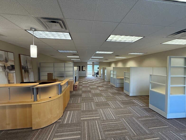 31320 Solon Rd, Solon, OH for lease - Building Photo - Image 2 of 17