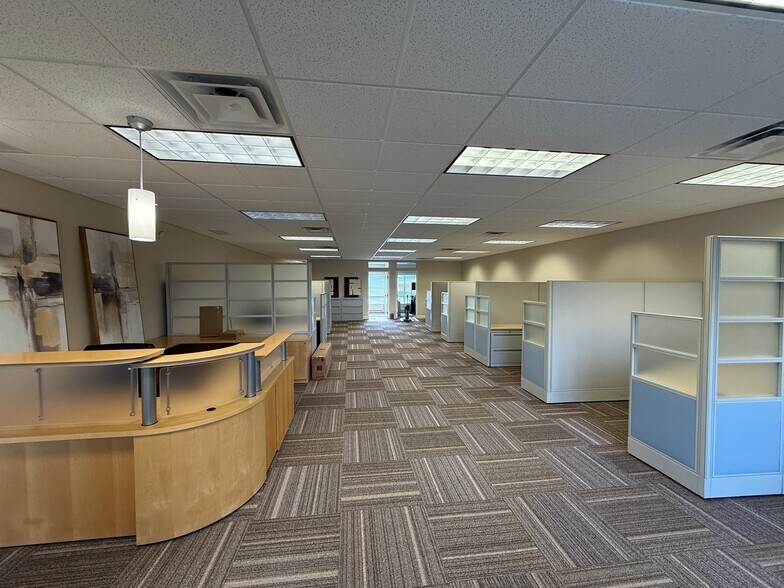 31320 Solon Rd, Solon, OH à louer - Photo du bâtiment - Image 2 de 17