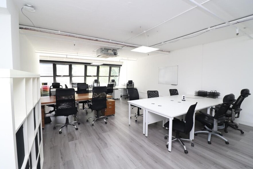 99-101 Commercial Rd, London for sale - Interior Photo - Image 2 of 46