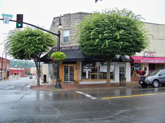 201 S Main St, Galax, VA for sale Primary Photo- Image 1 of 1