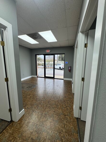 15555 Tradesman Dr, San Antonio, TX for lease - Building Photo - Image 3 of 12