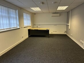 104 Harrogate Rd, Bradford for lease Interior Photo- Image 1 of 4