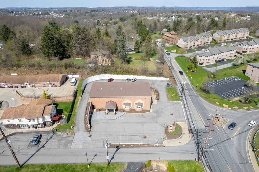 8 Hattman Dr, Coraopolis, PA for sale - Building Photo - Image 2 of 7