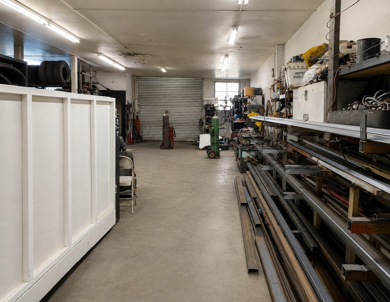 7318 S Vermont Ave, Los Angeles, CA for lease - Building Photo - Image 3 of 7