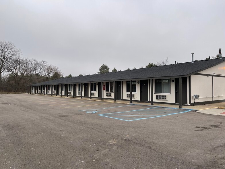 4380 W Pierson Rd, Flint, MI à vendre - Photo du bâtiment - Image 2 de 10