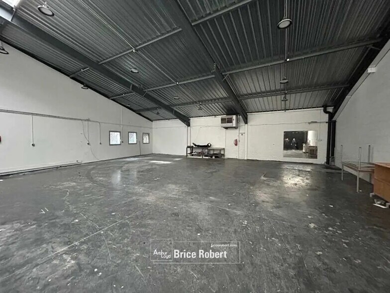 Flex dans Dardilly à louer - Photo du bâtiment - Image 3 de 8