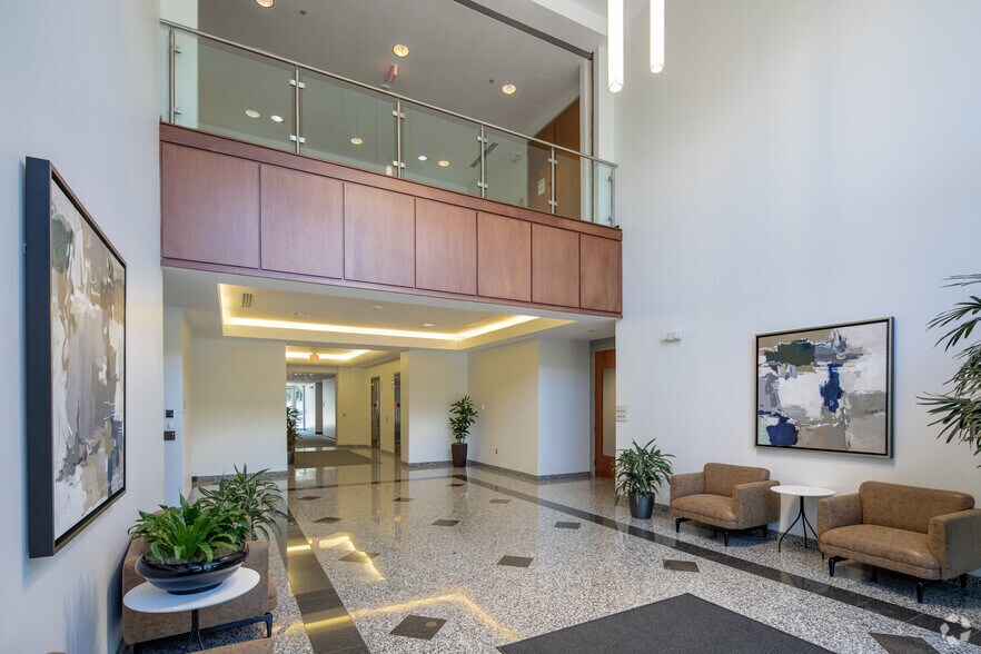 1616 E Millbrook Rd, Raleigh, NC à louer - Photo du bâtiment - Image 2 de 4
