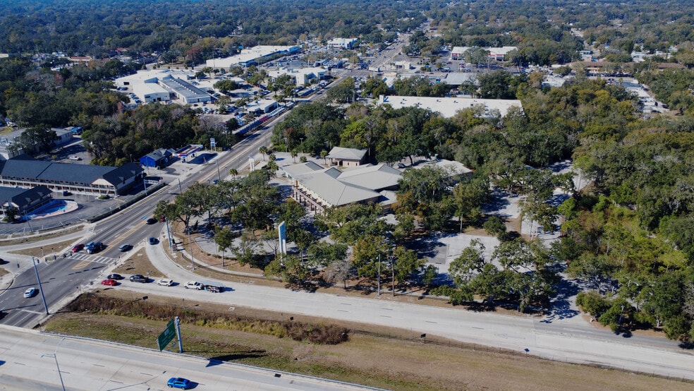 320 E Fletcher Ave, Tampa, FL à vendre - Photo du bâtiment - Image 3 de 18