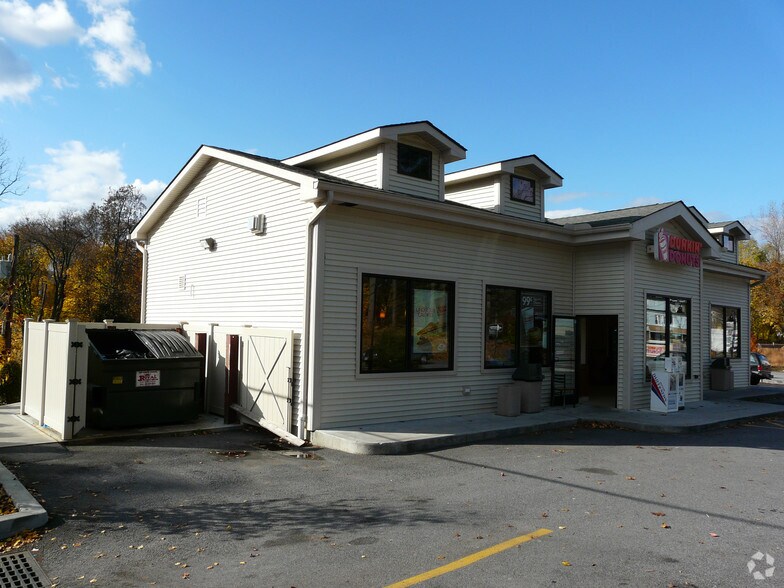 411 Violet Ave, Poughkeepsie, NY à vendre - Photo du bâtiment - Image 2 de 10