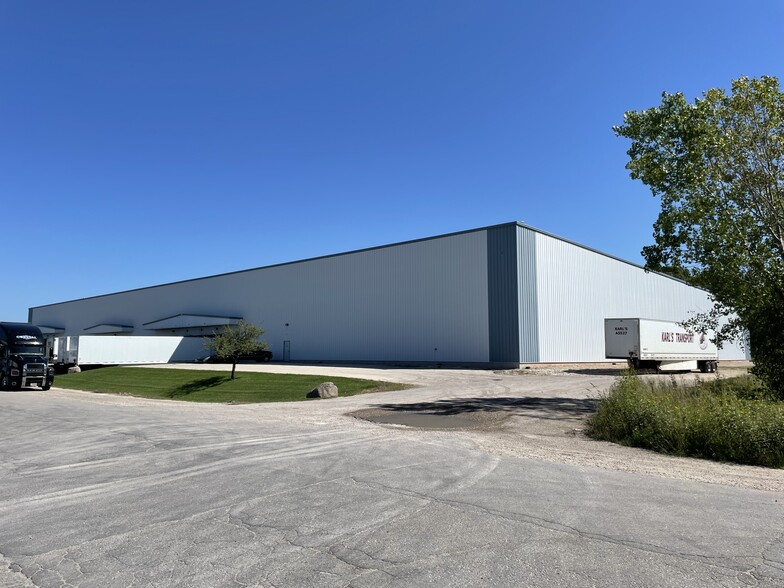 247 Kohlman Rd, Fond Du Lac, WI for lease - Building Photo - Image 2 of 3