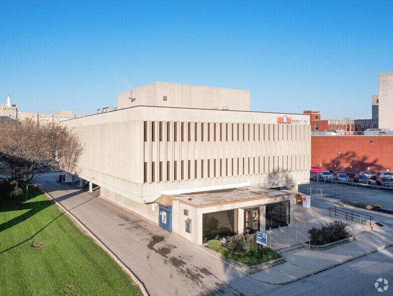 1712 N Meridian St, Indianapolis, IN à louer - Photo du bâtiment - Image 2 de 5