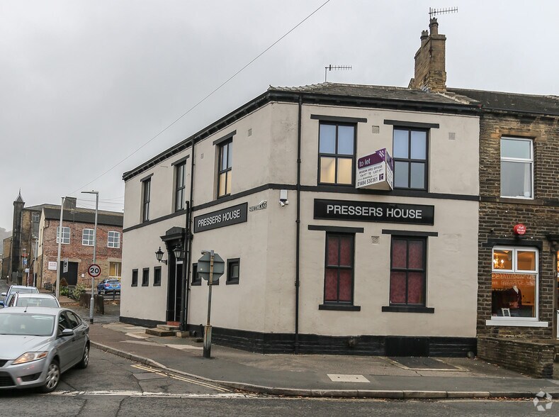 2 South Ln, Elland à louer - Photo du bâtiment - Image 3 de 4