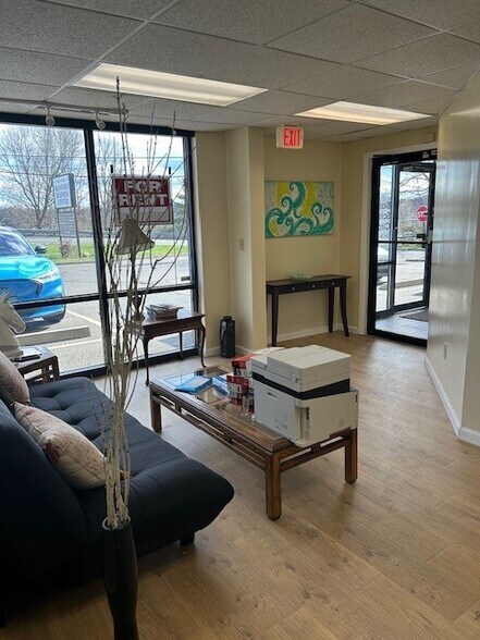 540 E Main St, Branford, CT à vendre - Photo du bâtiment - Image 2 de 24