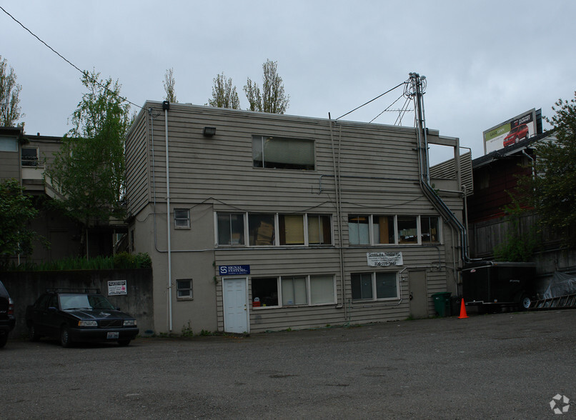 11728 Aurora Ave N, Seattle, WA for lease - Building Photo - Image 2 of 4