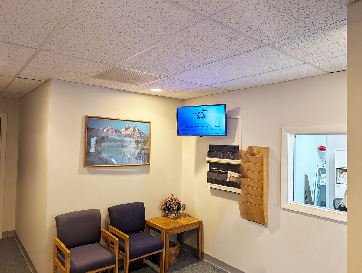19 Tyler St, Nashua, NH 03060 - Unit 205 - - Interior Photo - Image 2 of 6