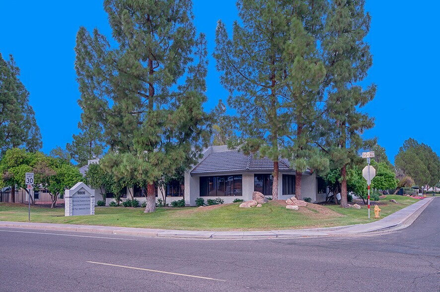 8805 N 23rd Ave, Phoenix, AZ à louer - Photo du bâtiment - Image 2 de 11