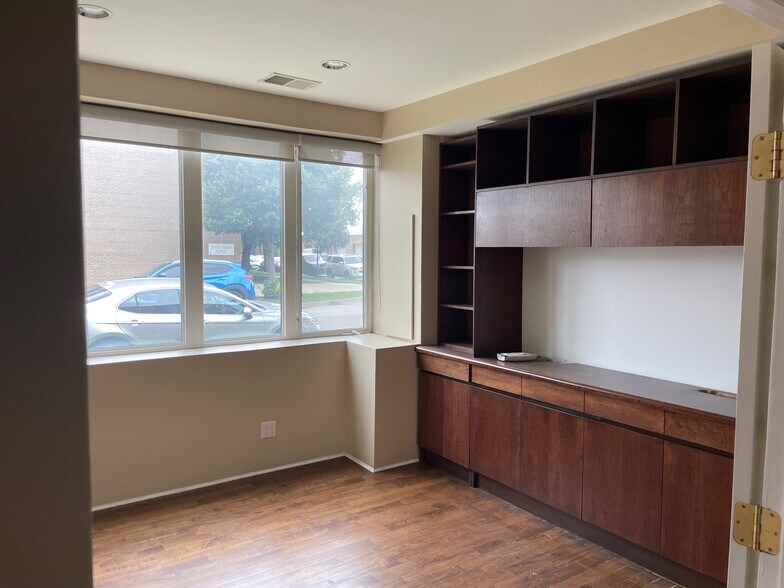 8101 Monticello Ave, Skokie, IL à vendre - Photo du bâtiment - Image 3 de 11