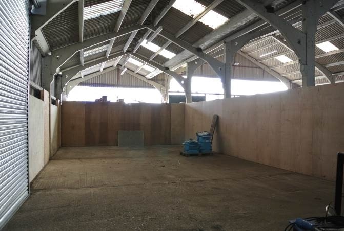 Lower Common, Eversley for lease - Interior Photo - Image 2 of 3