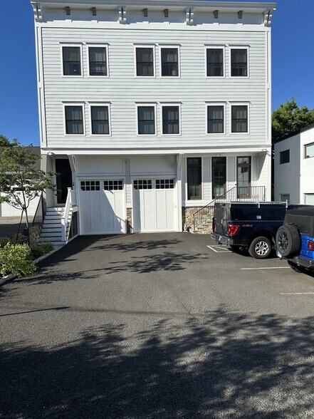 4 Armonk St, Greenwich, CT à louer - Photo du bâtiment - Image 2 de 3