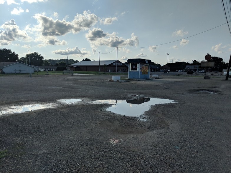 998 N Wooster Ave, Strasburg, OH for lease - Building Photo - Image 3 of 4