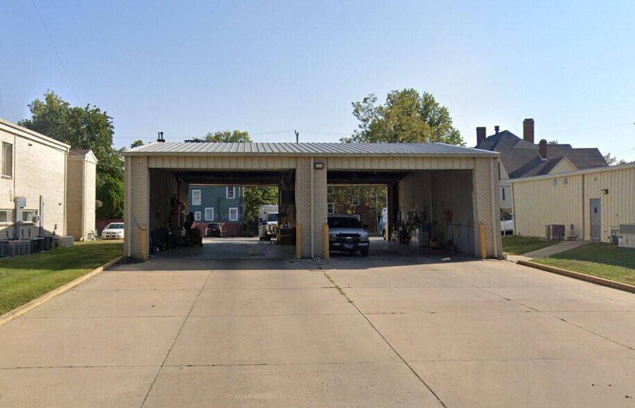 Essential Services NNN Portfolio portefeuille de 5 propriétés à vendre sur LoopNet.ca - Photo du bâtiment - Image 2 de 6