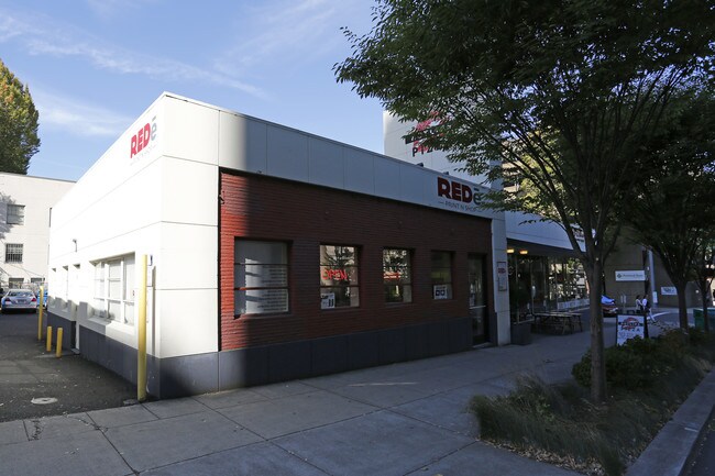 Plus de détails pour 1915 SW 6th Ave, Portland, OR - Commerce de détail à louer