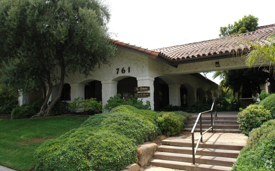 761 E Locust St, Fresno, CA for lease - Building Photo - Image 2 of 6