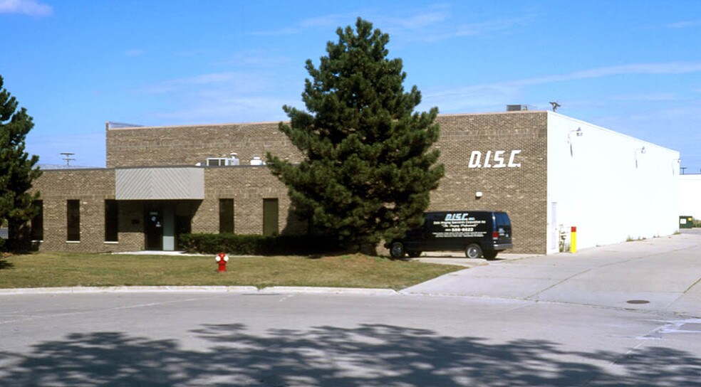 32390-32400 Howard Ave, Madison Heights, MI à louer - Photo du bâtiment - Image 2 de 5