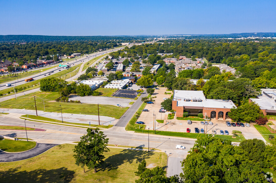 4880 S Lewis Ave, Tulsa, OK for lease - Building Photo - Image 3 of 3